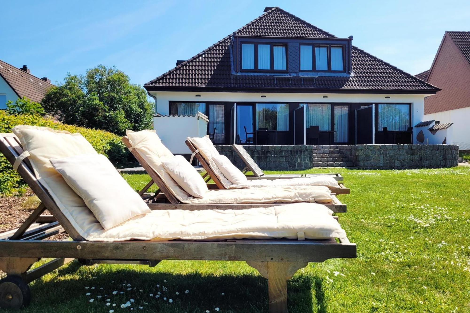 Strandnahe Luxus-Ferienwohnung mit Terrasse und Parkplatz Scharbeutz Exterior photo