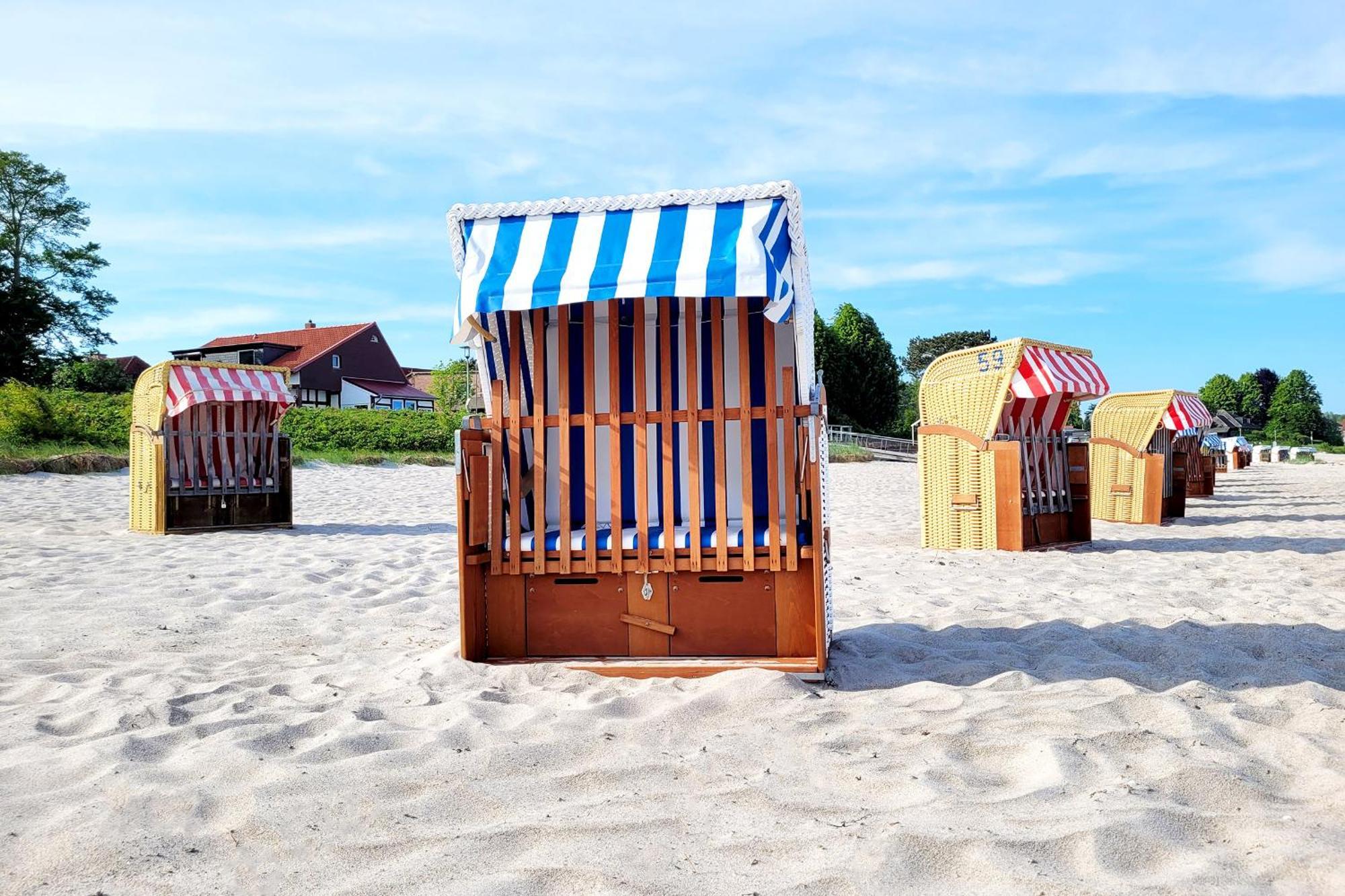 Strandnahe Luxus-Ferienwohnung mit Terrasse und Parkplatz Scharbeutz Exterior photo