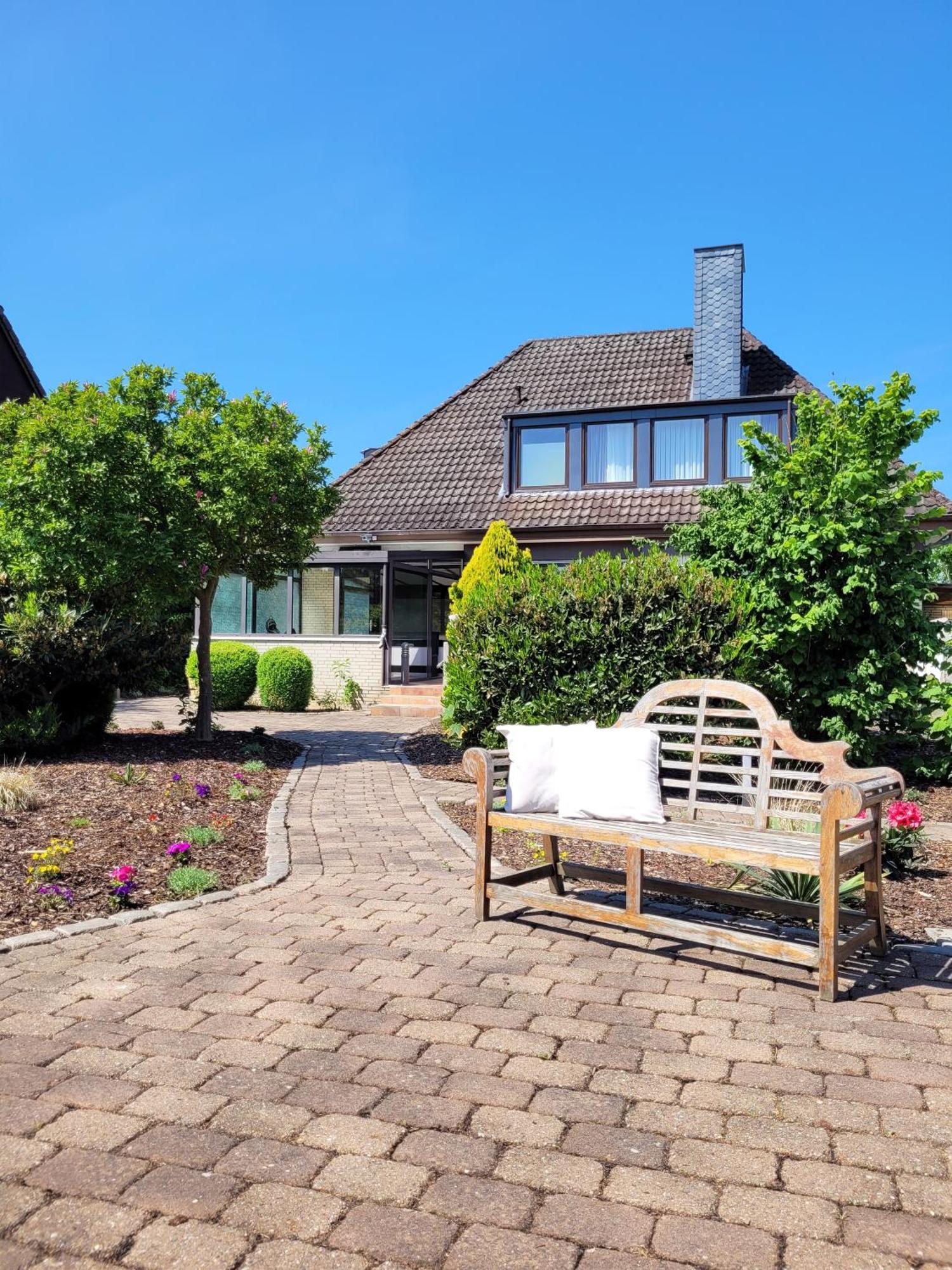 Strandnahe Luxus-Ferienwohnung mit Terrasse und Parkplatz Scharbeutz Exterior photo